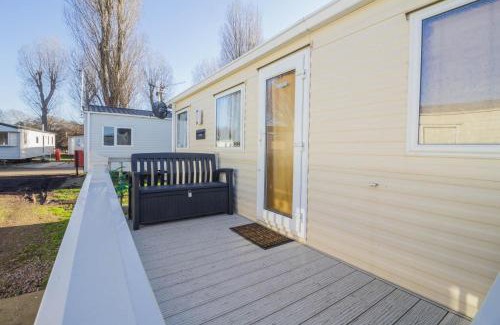 Felixstowe Otro | Stunning 6 Berth Caravan At Suffolk Sands Holiday Park Ref 45031G