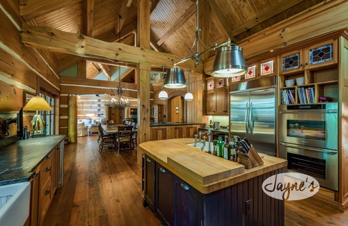 Dysart et al Cabaña | Stunning 6 Bdrm Kawagama Lake Compound! Ultimate privacy! Sunsets!