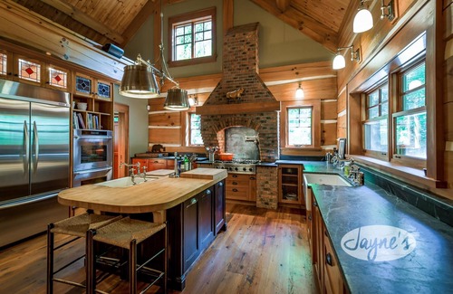 Dysart et al Cabaña | Stunning 6 Bdrm Kawagama Lake Compound! Ultimate privacy! Sunsets!