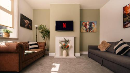 Stubbins Casa | Stunning 6Bed Cottage in the Hills- Free Parking