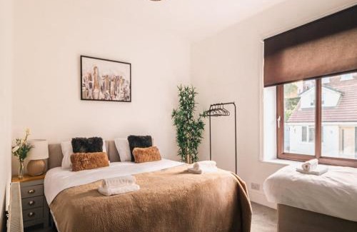 Stubbins Casa | Stunning 6Bed Cottage in the Hills- Free Parking