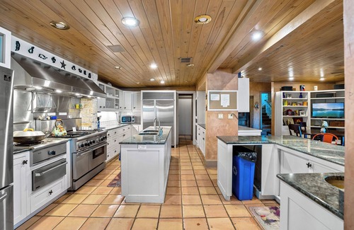 Paleface Lake Country Estates Casa | Stunning 7 BDR Home w/ Pool & Guest Home, Perfect for Family Reunions!