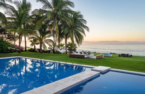 Punta de Mita Villa | Stunning 7Bd Beachfront Villa Fully Staffed with access to St Regis 4 Seasons & More