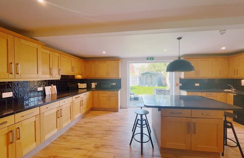 Gorleston-on-Sea Casa | Stunning 8-Bed House with Sea & Beach Views