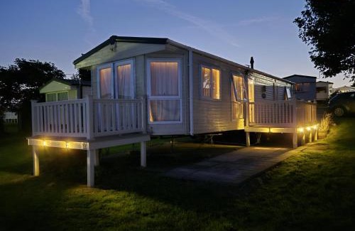 Winestead Alquiler De Eote | Stunning 8 Berth Caravan With Decking And Unlimited Wi-Fi, Ref 71012P