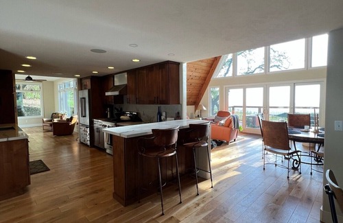 Penngrove Casa | Stunning A-frame on private vineyard with world class sunsets. Great for groups!