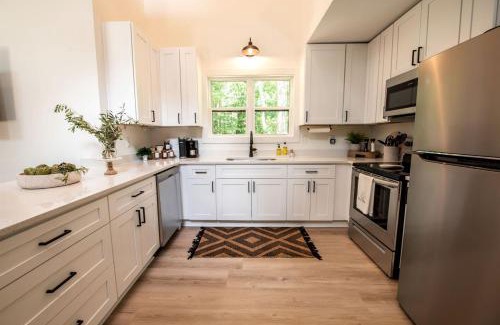 Monteagle Casa | Stunning and Fully-Equipped Tiny House with Breathtaking Views of South Cumberland State Park in Monteagle, TN