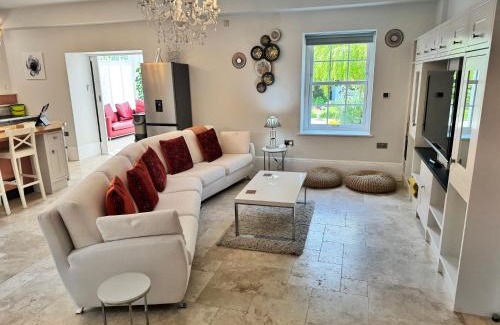Holworth Casa | Stunning and luxurious Manor House holiday home