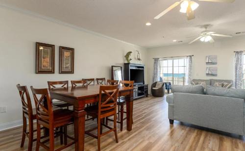 North Myrtle Beach Casa | Stunning and Spacious 5 BR Condo- With Ocean Views and more! Cherry Grove Villas 402