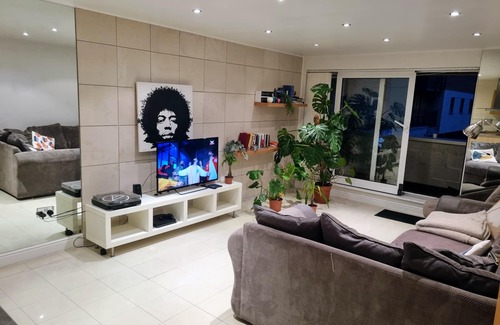 North Woolwich Apartamento | Stunning and spacious 1 Bed Apartment with river views and a balcony