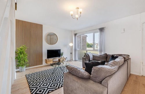 Northampton Apartamento | Stunning and Spacious Home by Our Home Short Stays with Free Parking and Ideal for families and contractors
