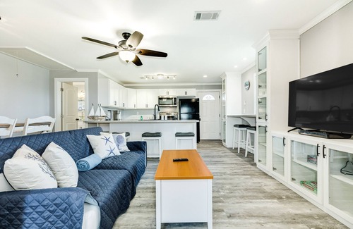 Galveston Casa | Stunning and sunny home with viewing deck, large enclosed yard, & washer/dryer