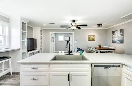 Galveston Casa | Stunning and sunny home with viewing deck, large enclosed yard, & washer/dryer