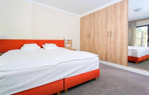 Sliwice Apartamento | Stunning Apartment In Okoniny Nadjeziorne With Wifi
