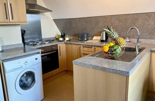 Westbourne Condominio | Stunning Apartment - 5 minute walk to the beach!