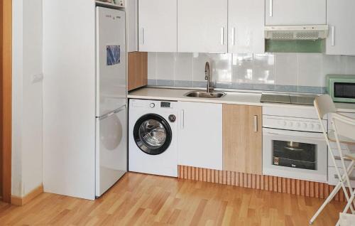 Albunol Apartamento | Stunning Apartment In Albuñol With Wifi