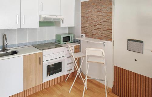 Albunol Apartamento | Stunning Apartment In Albuñol With Wifi