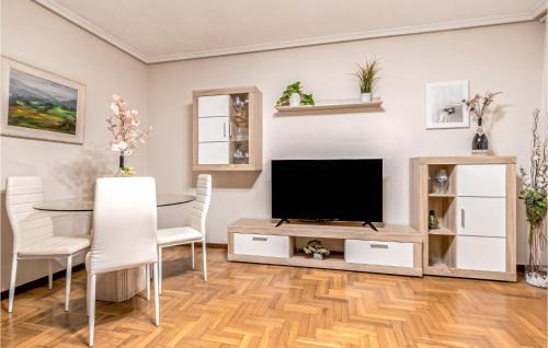 Distrito Oeste Apartamento | Stunning Apartment In Gijón With Wifi