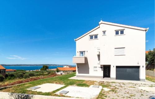 Kastel Gomilica Apartamento | Stunning Apartment In Kastel Gomilica