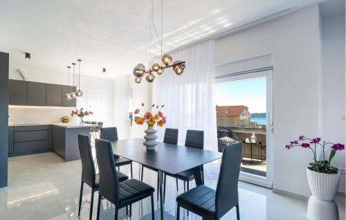 Kastel Gomilica Apartamento | Stunning Apartment In Kastel Gomilica