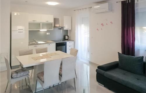 Sarsoni Apartamento | Stunning Apartment In Mladenici