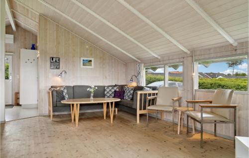 Ronde Apartamento | Stunning Apartment In Rønde With Sauna