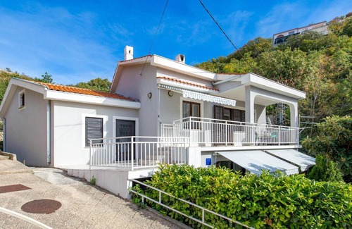 Senj Apartamento | Stunning Apartment In Starigrad With Wifi