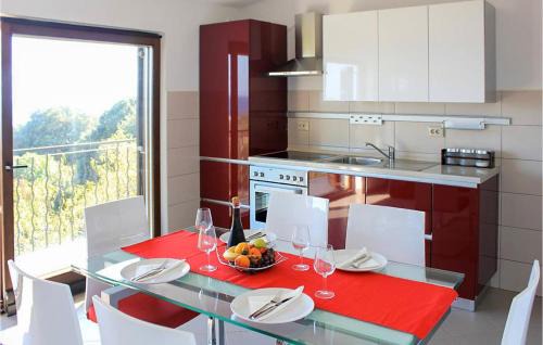 Sucuraj Apartamento | Stunning Apartment In Sucuraj With Wifi