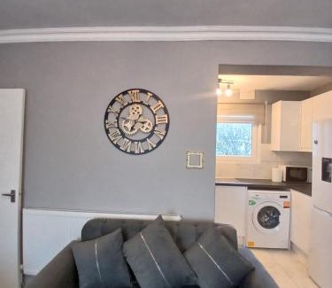 Kennington Apartamento | Stunning Apartment Zone 1, 2 Bed Sleeps 6 with Balcony in Central London - Open for Families Relocating, Business Stay, and Long Stay