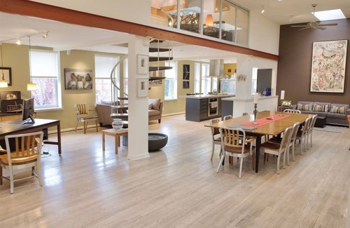 Mount Vernon Square Apartamento | Stunning Art Filled Loft With Abundant Natural Light!