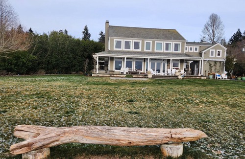Bainbridge Island Casa | Stunning Bainbridge Beach House