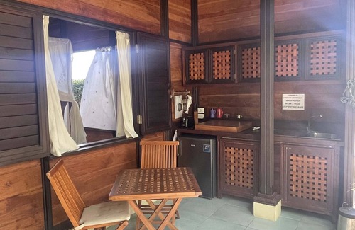 English Harbour Apartamento | Stunning Bali style studio suite on lush property in English Harbour!
