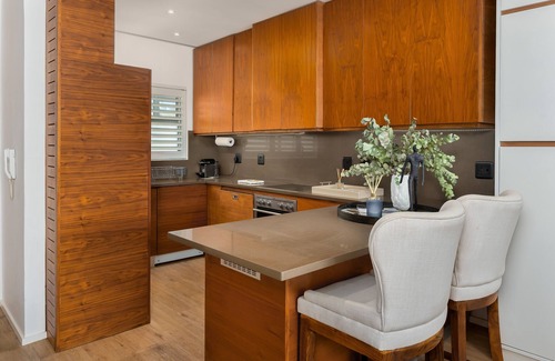 Bantry Bay Apartamento | Stunning Bantry Bay Haven - Beach on Your Doorstep
