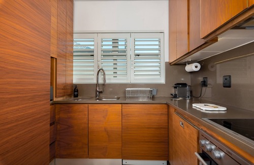Bantry Bay Apartamento | Stunning Bantry Bay Haven - Beach on Your Doorstep