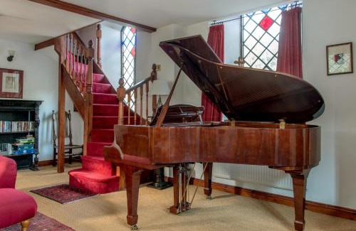 Wadeford Casa | Stunning baptist chapel with concert piano, pets welcome