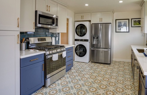 Kensington Casa | Stunning Bay-View Home in Kensington!