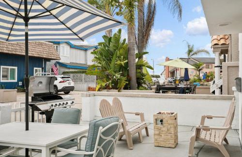 South Mission Beach Casa | Stunning Beach Delight with Hot Tub, Fire Pit, Parking & Walk to Beach!