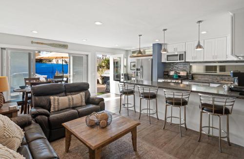 South Mission Beach Casa | Stunning Beach Home - large patio, parking, ac & dog friendly!
