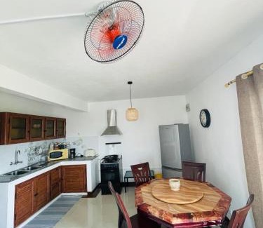 Blue Bay Apartamento | Stunning beachfront apartment, Seaview, 20 metres from beach