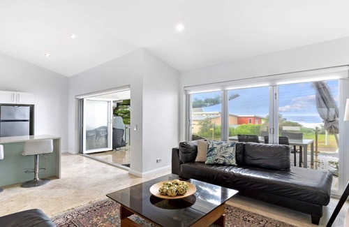 Copacabana Casa | Stunning beachfront location at Copacabana