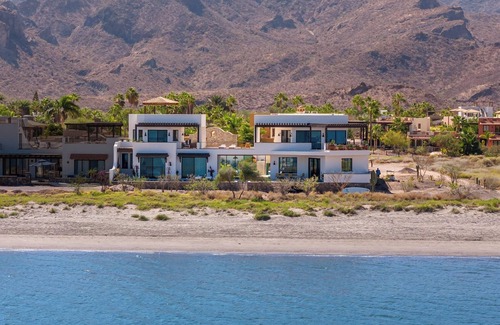 Nopolo Casa | Stunning beachfront home & mountain views, and the biggest private pool with High speed internet