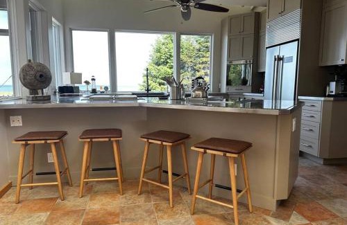 Cheboygan Casa | Stunning Beachfront Retreat, Sleeps 12