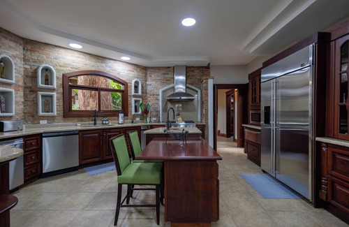 Tárcoles Casa | Stunning Beauty & Luxury, surrounded by Nature. Pool, Jacuzzi & Trails!