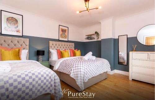 North Bitchburn Casa | Stunning Bishop Auckland House with 5-bedrooms & 8 Beds Sleeps 12 with Free Parking by PureStay