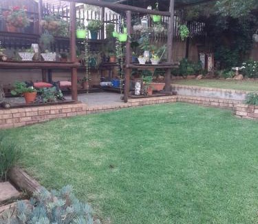 Germiston Apartamento | Stunning BnB in Gorgeous Garden Setting