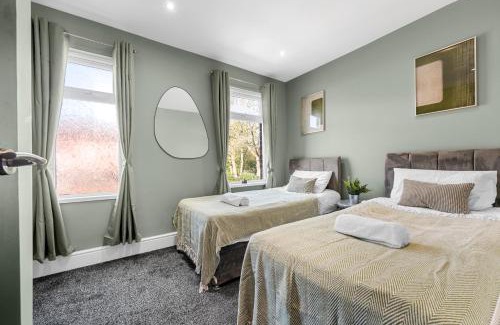 Bolton Casa | Stunning Bolton Abode - Sleeps 6 - Games Room & Free Parking
