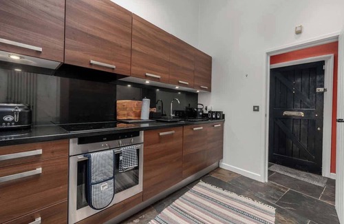 Trafford Casa | Stunning Bowdon Cottage by City SuperHost