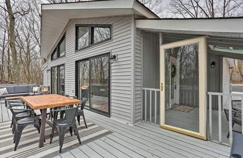 Bushkill Casa | Stunning Bushkill Getaway with Deck, 8 Mi to Skiing!