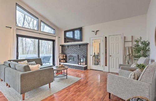 Bushkill Casa | Stunning Bushkill Getaway with Deck, 8 Mi to Skiing!