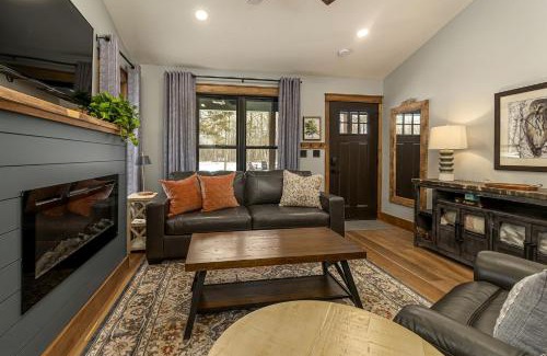 Carbondale Casa | Stunning Cabin with Spa Perfect for Outdoor Sports in Carbondale, Illinois